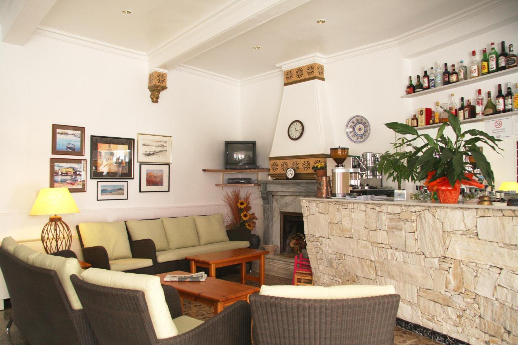 Hostal La Florida Llança Esterno foto