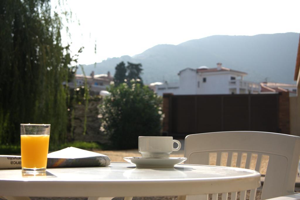 Hostal La Florida Llança Esterno foto